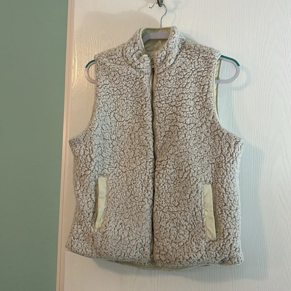 Vest - Picture 3 of 4
